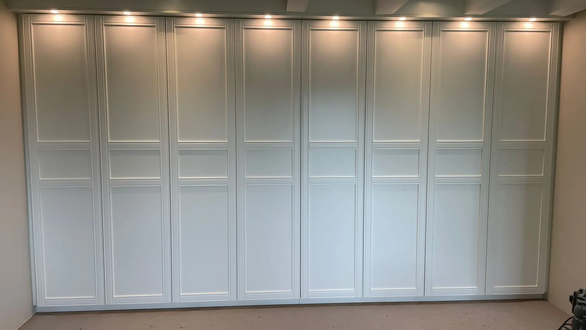 Maßgefertigter Einbauschrank